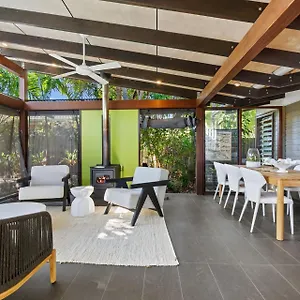 https://seagrass-pacific-ave-tranquil-balinese-inspired-home.hotelssunshinecoast.net