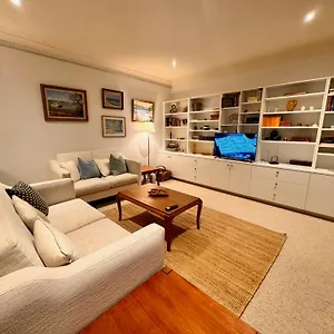 https://3-bdrm-2-bthrm-house-close-to-canberra-cbd-anu.hotels-canberra.com